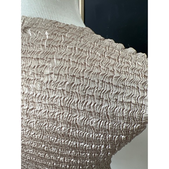 1990's crinkled pleated plisse beige cream polyester sleeveless crew neck top - Picture 3 of 8